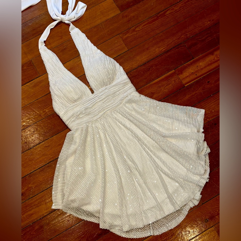 🎊🥂White Halter Dress size 2 NWOT Bridal Bachelorette
